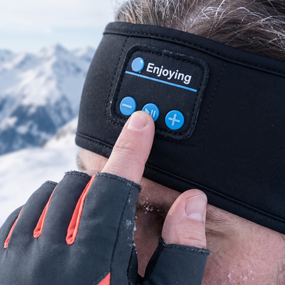Trycker på knapparna på SkiBeat med handske